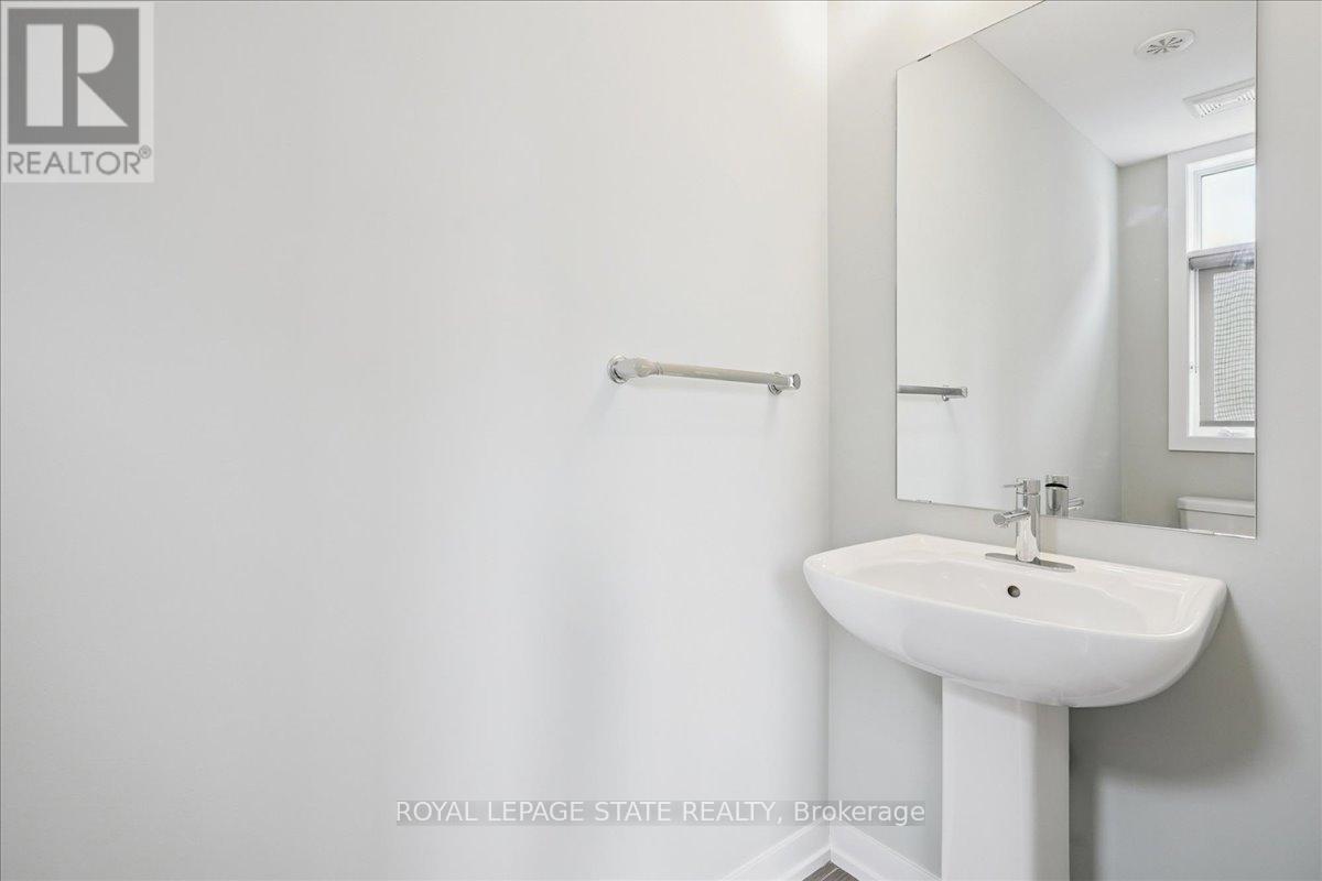 5 Esplanade Lane, Grimsby, Ontario  L3M 5R4 - Photo 22 - X12470072