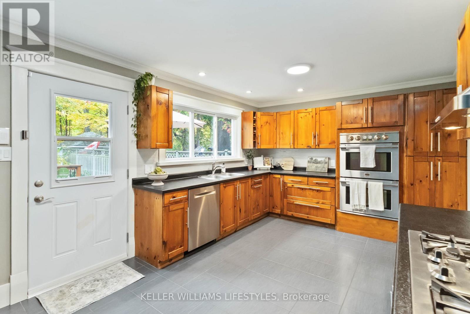 17 Erie Avenue, London South, Ontario  N6J 1H9 - Photo 14 - X12469971