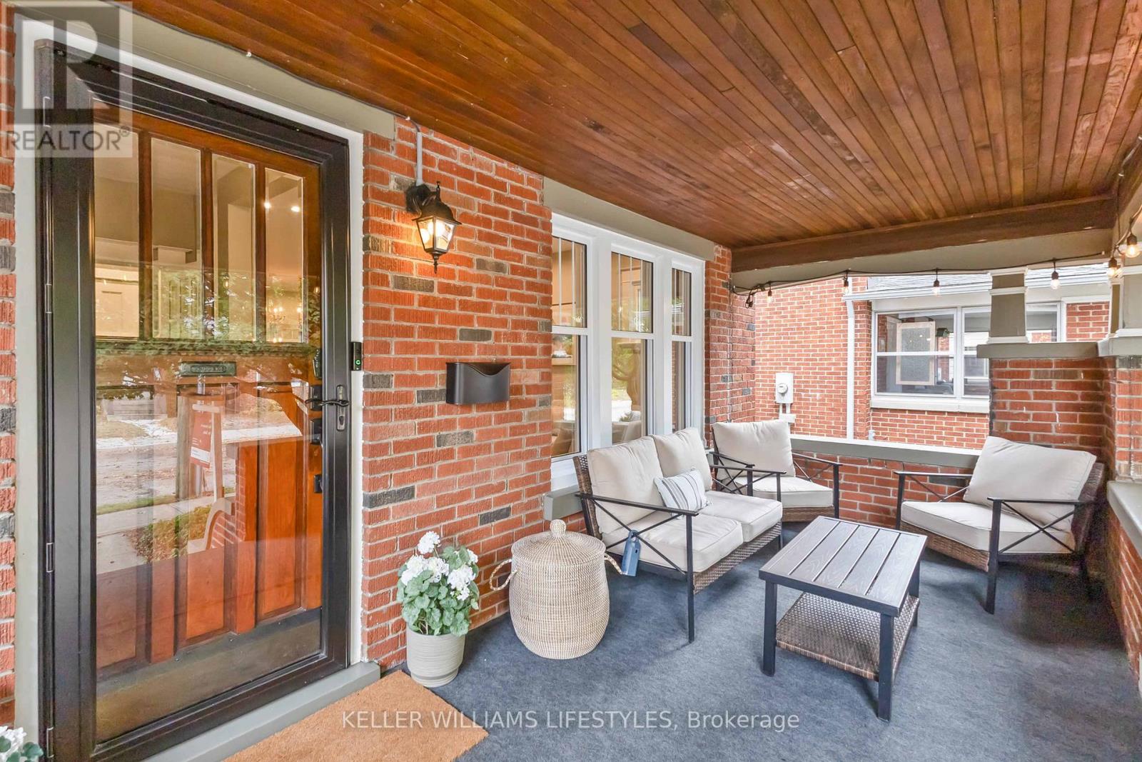 17 Erie Avenue, London South, Ontario  N6J 1H9 - Photo 2 - X12469971