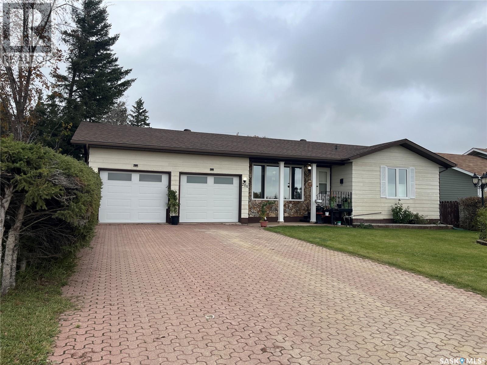 206 4th STREET NW, Wadena, Saskatchewan