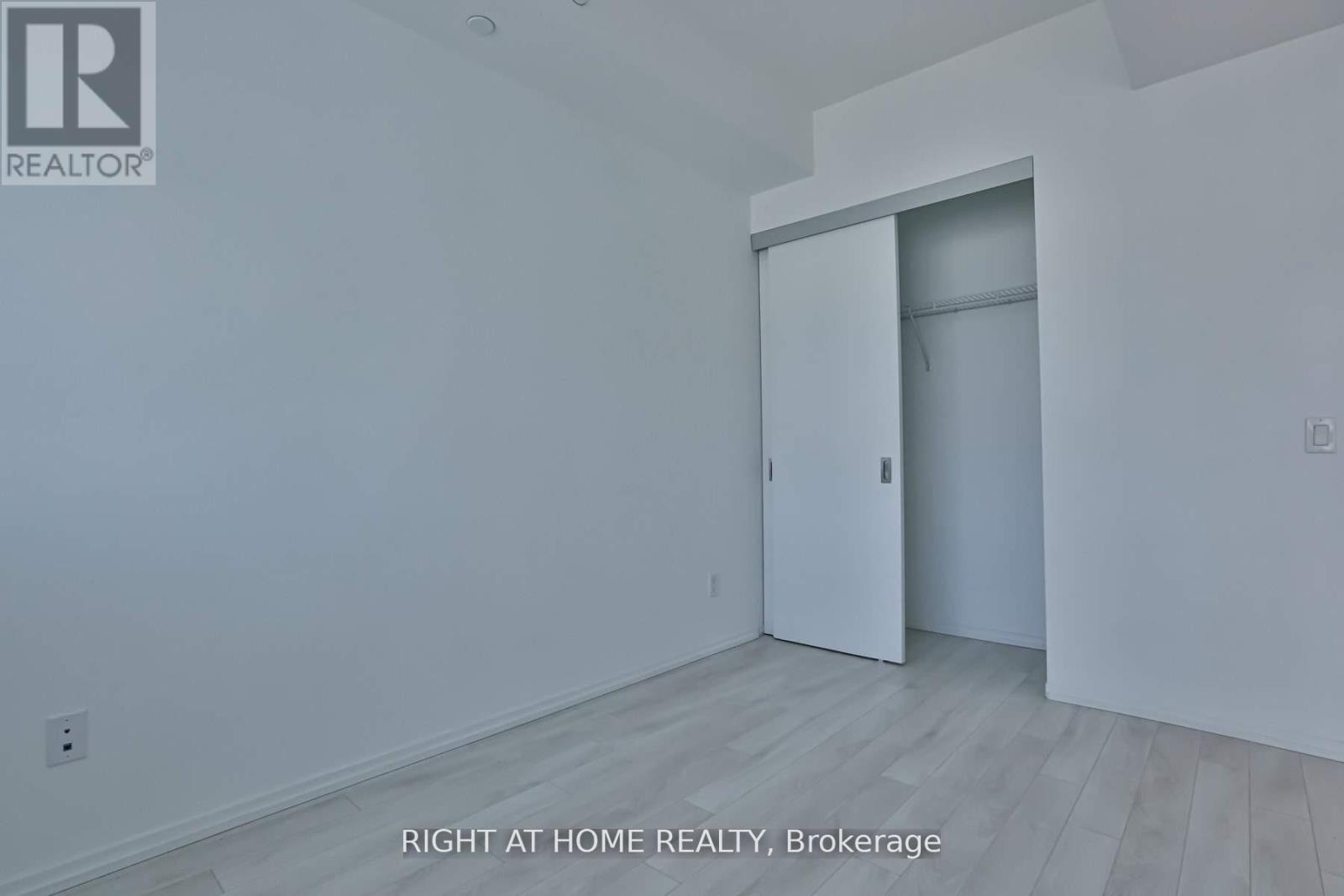 5614 - 197 Yonge Street, Toronto, Ontario  M5B 1M4 - Photo 11 - C12470121