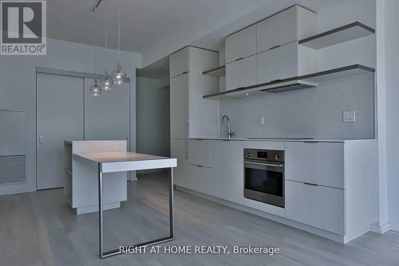 5614 - 197 Yonge Street, Toronto, Ontario  M5B 1M4 - Photo 5 - C12470121