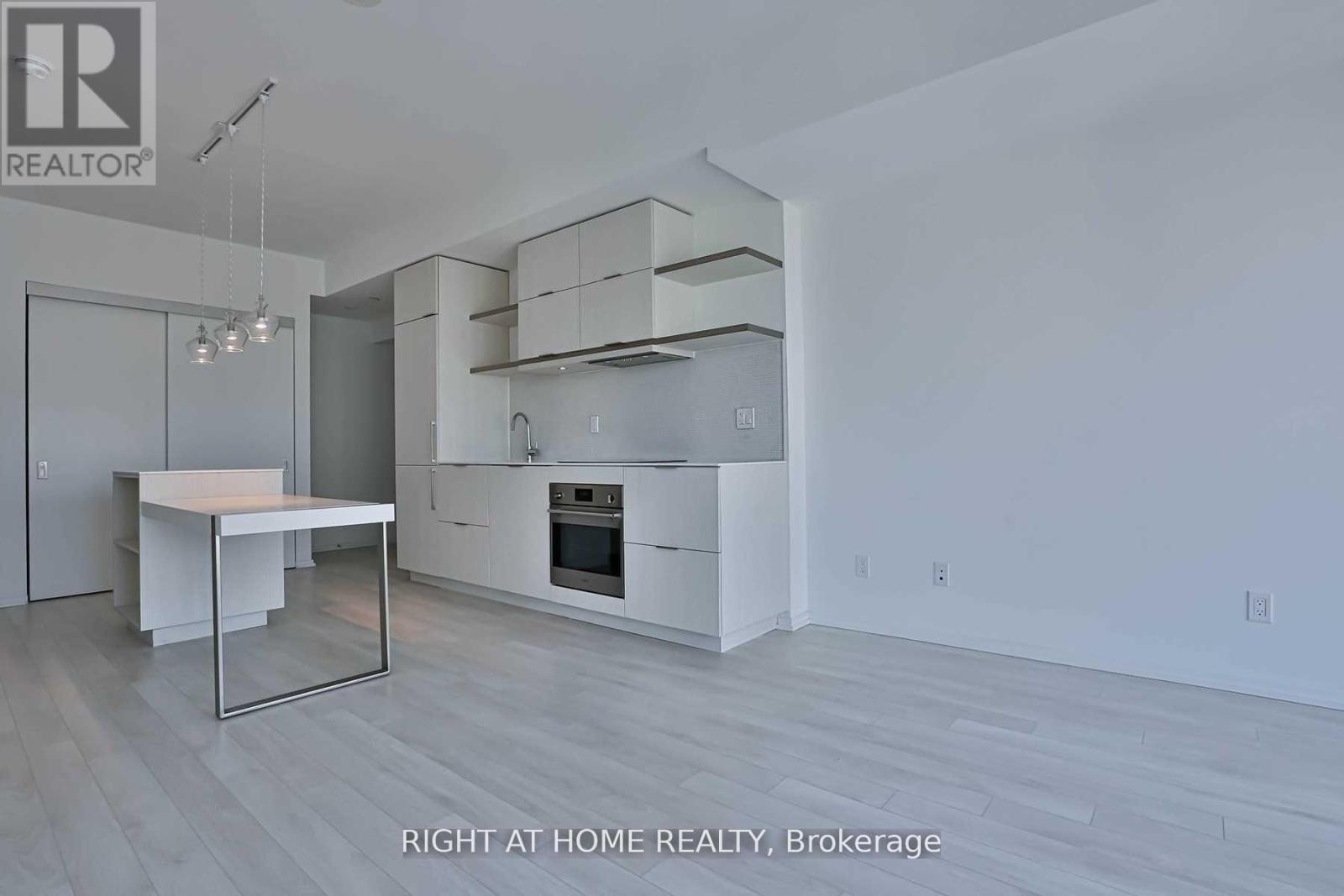 5614 - 197 Yonge Street, Toronto, Ontario  M5B 1M4 - Photo 6 - C12470121