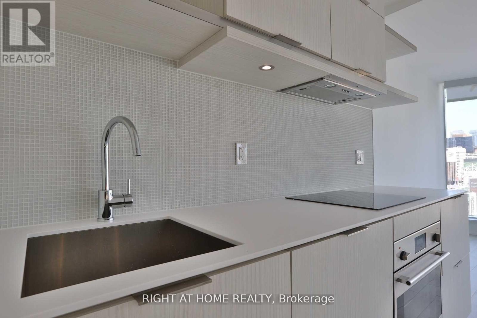 5614 - 197 Yonge Street, Toronto, Ontario  M5B 1M4 - Photo 7 - C12470121