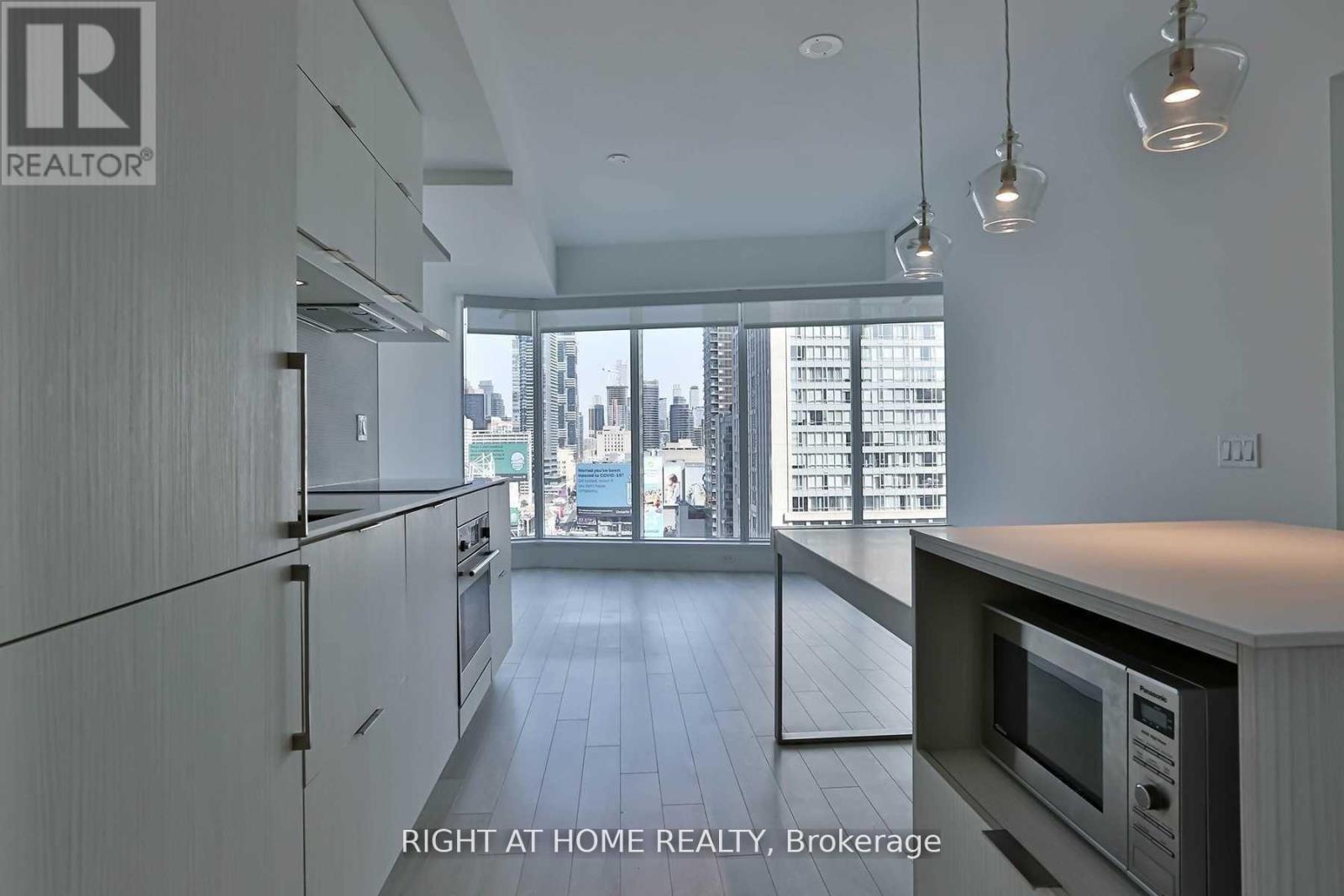 5614 - 197 Yonge Street, Toronto, Ontario  M5B 1M4 - Photo 9 - C12470121