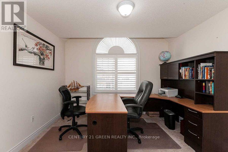 16 Valleyway Drive, Brampton, Ontario  L6X 5G3 - Photo 32 - W12469567