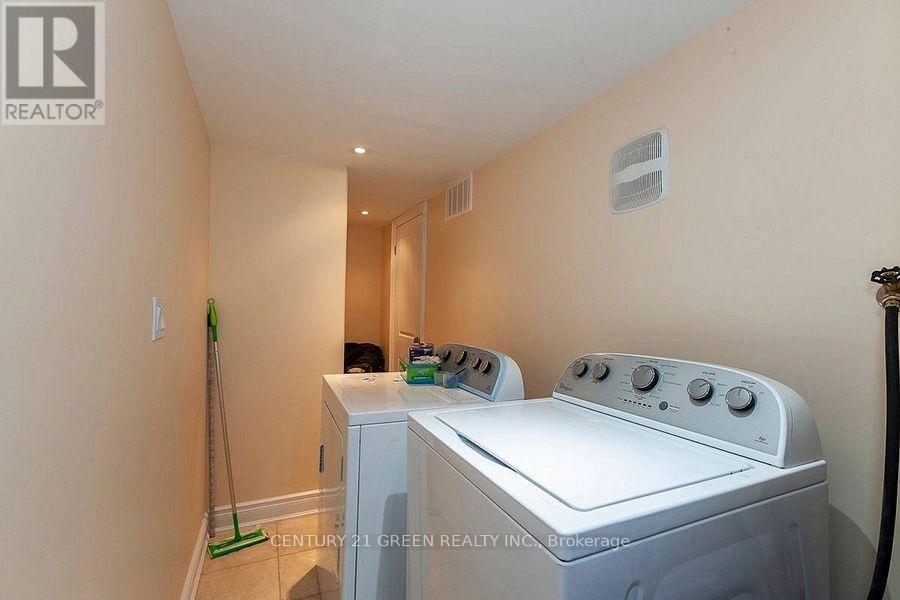 16 Valleyway Drive, Brampton, Ontario  L6X 5G3 - Photo 27 - W12469567
