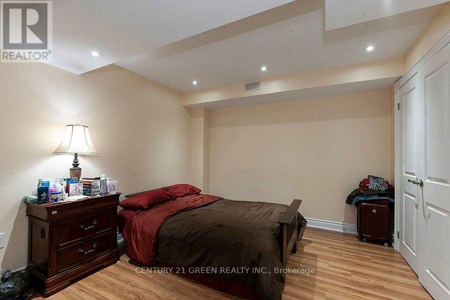 16 Valleyway Drive, Brampton, Ontario  L6X 5G3 - Photo 28 - W12469567