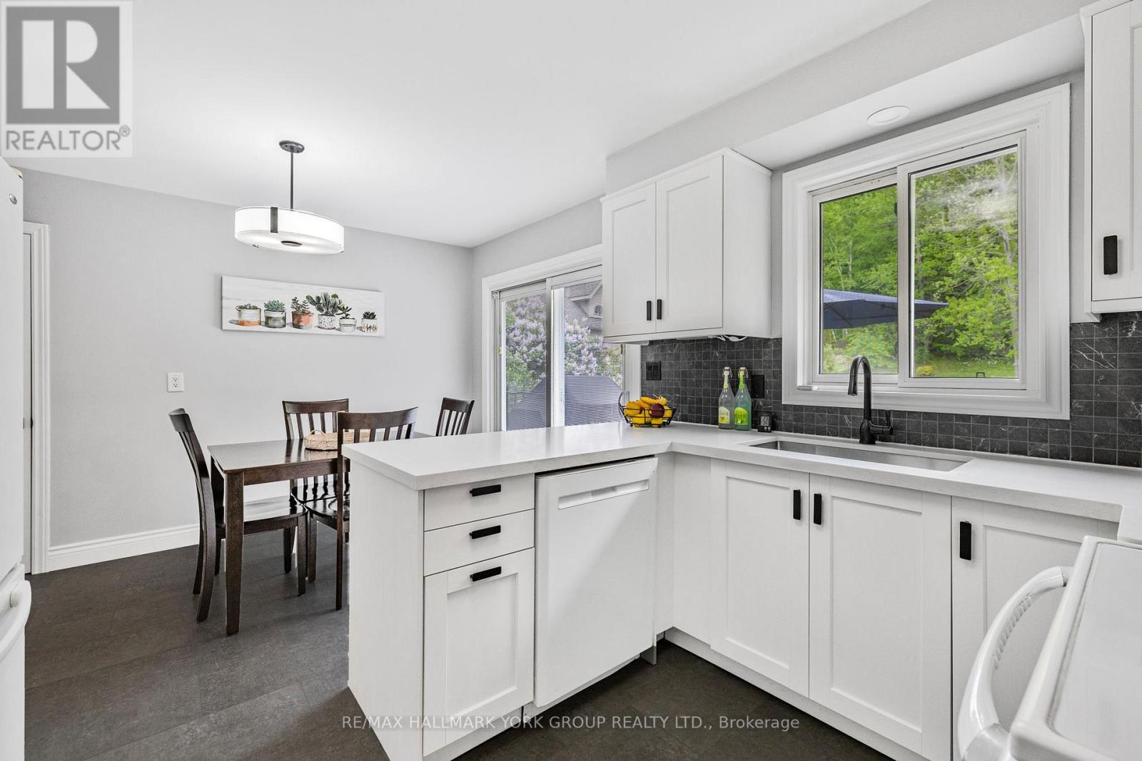 14 Anchor Court, East Gwillimbury, Ontario  L9N 1G1 - Photo 13 - N12470109