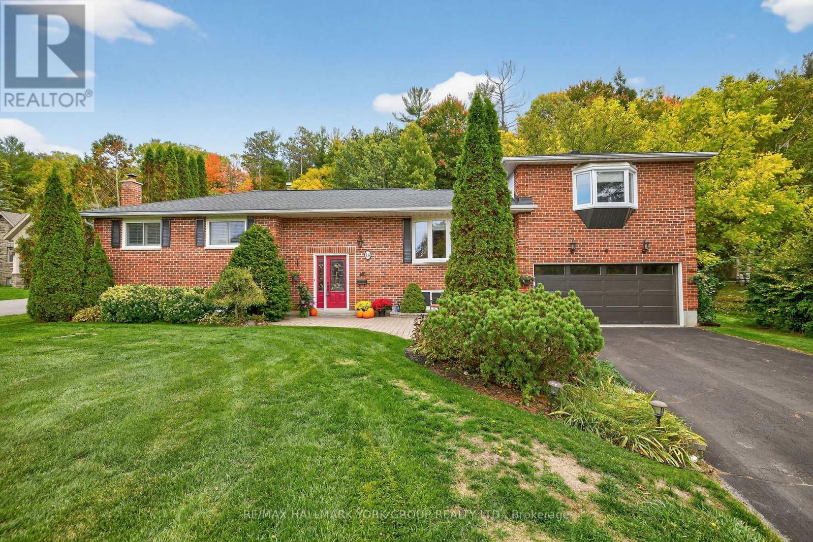 14 Anchor Court, East Gwillimbury, Ontario  L9N 1G1 - Photo 3 - N12470109