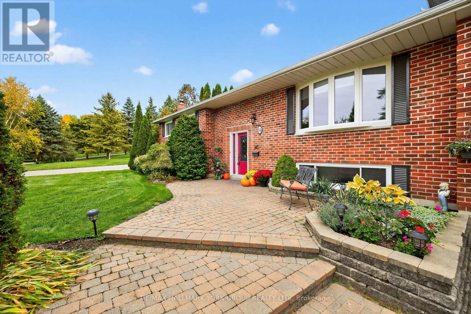 14 Anchor Court, East Gwillimbury, Ontario  L9N 1G1 - Photo 5 - N12470109