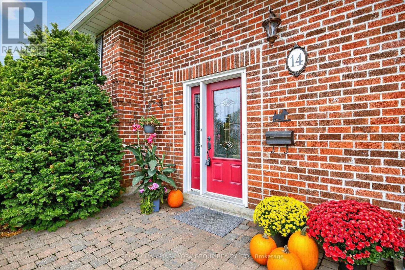 14 Anchor Court, East Gwillimbury, Ontario  L9N 1G1 - Photo 6 - N12470109