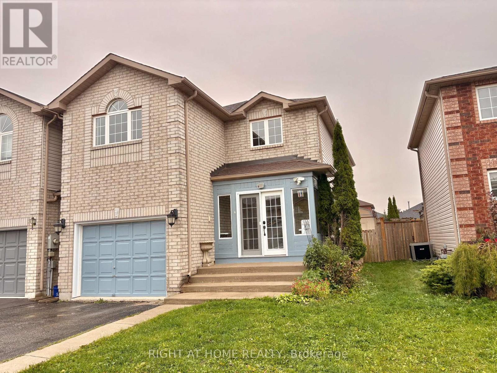 33 RAYMOND CRESCENT, Barrie, Ontario