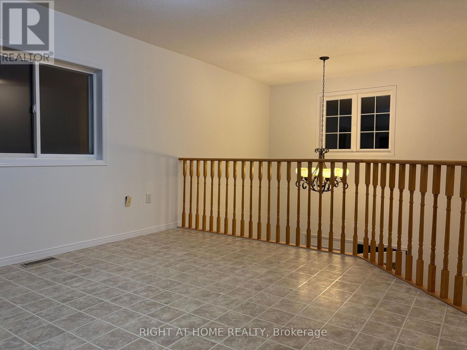 33 Raymond Crescent, Barrie, Ontario  L4N 0X6 - Photo 13 - S12470089