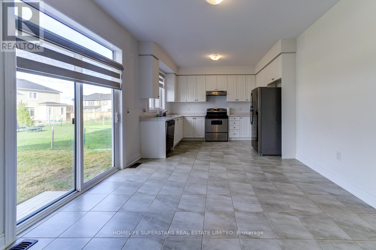 69 Central Square Boulevard, Wasaga Beach, Ontario  L9Z 0L9 - Photo 10 - S12470096