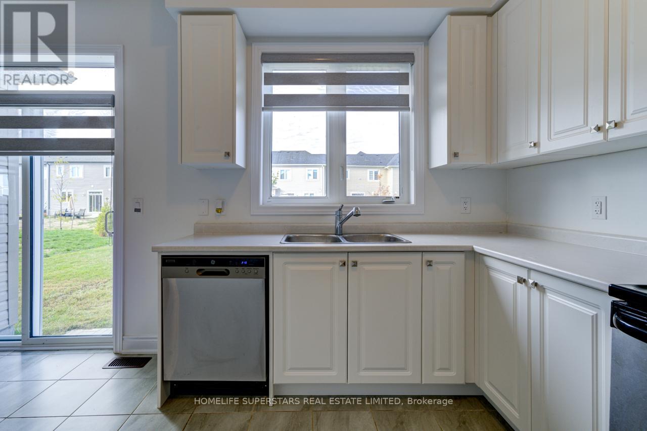 69 Central Square Boulevard, Wasaga Beach, Ontario  L9Z 0L9 - Photo 15 - S12470096