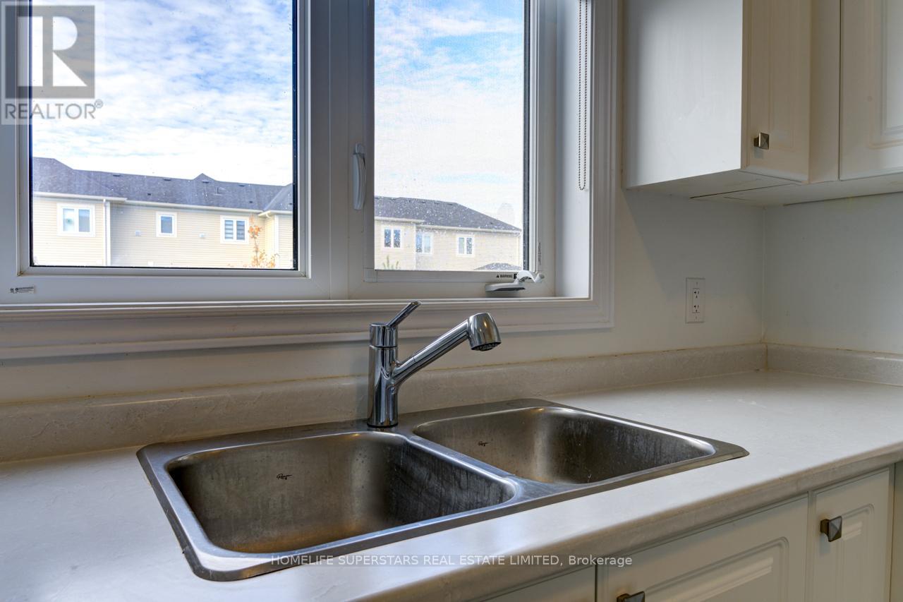 69 Central Square Boulevard, Wasaga Beach, Ontario  L9Z 0L9 - Photo 17 - S12470096