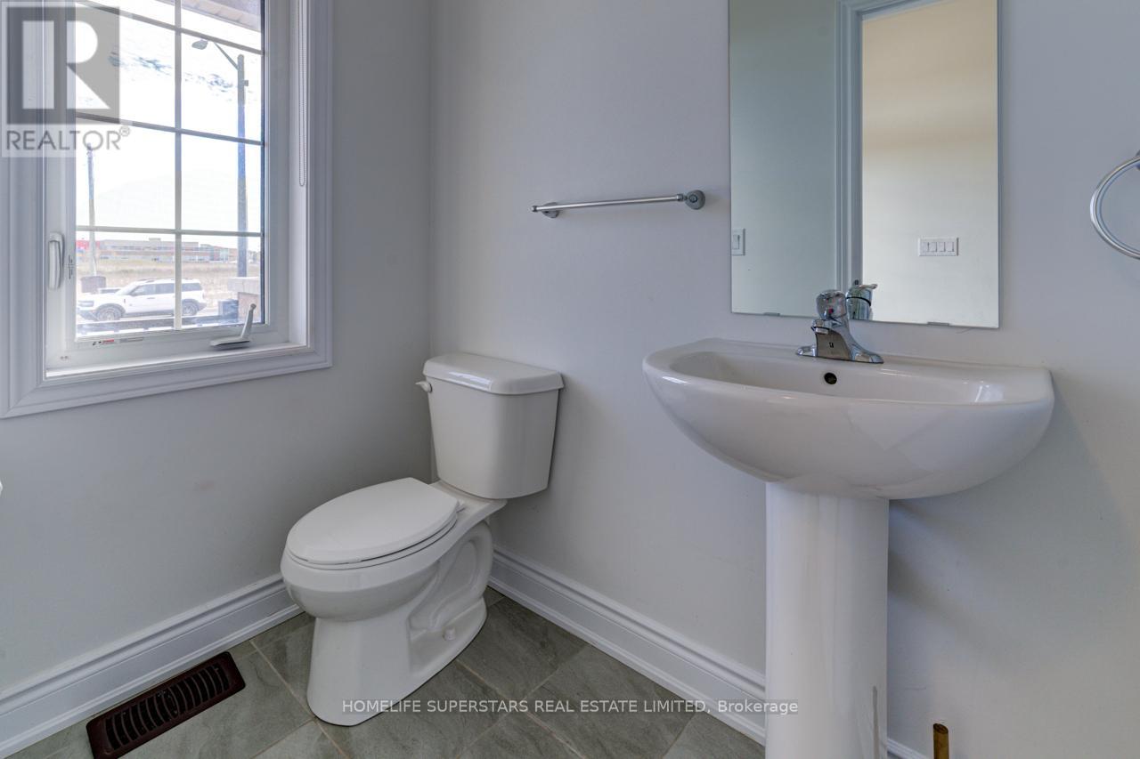 69 Central Square Boulevard, Wasaga Beach, Ontario  L9Z 0L9 - Photo 21 - S12470096