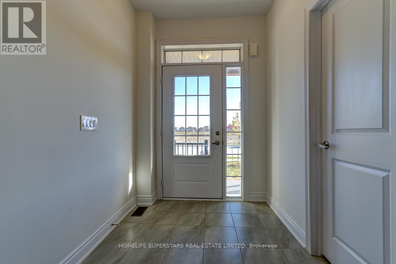 69 Central Square Boulevard, Wasaga Beach, Ontario  L9Z 0L9 - Photo 3 - S12470096