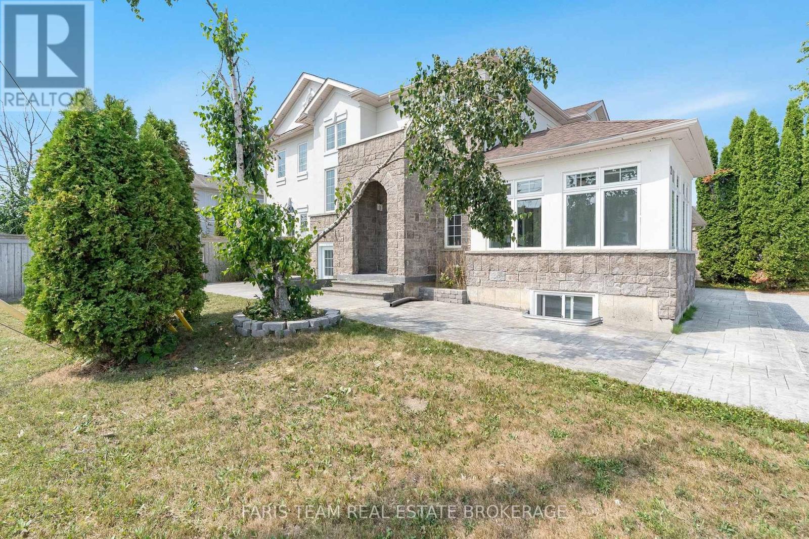 2 VANESSA DRIVE, Orillia, Ontario