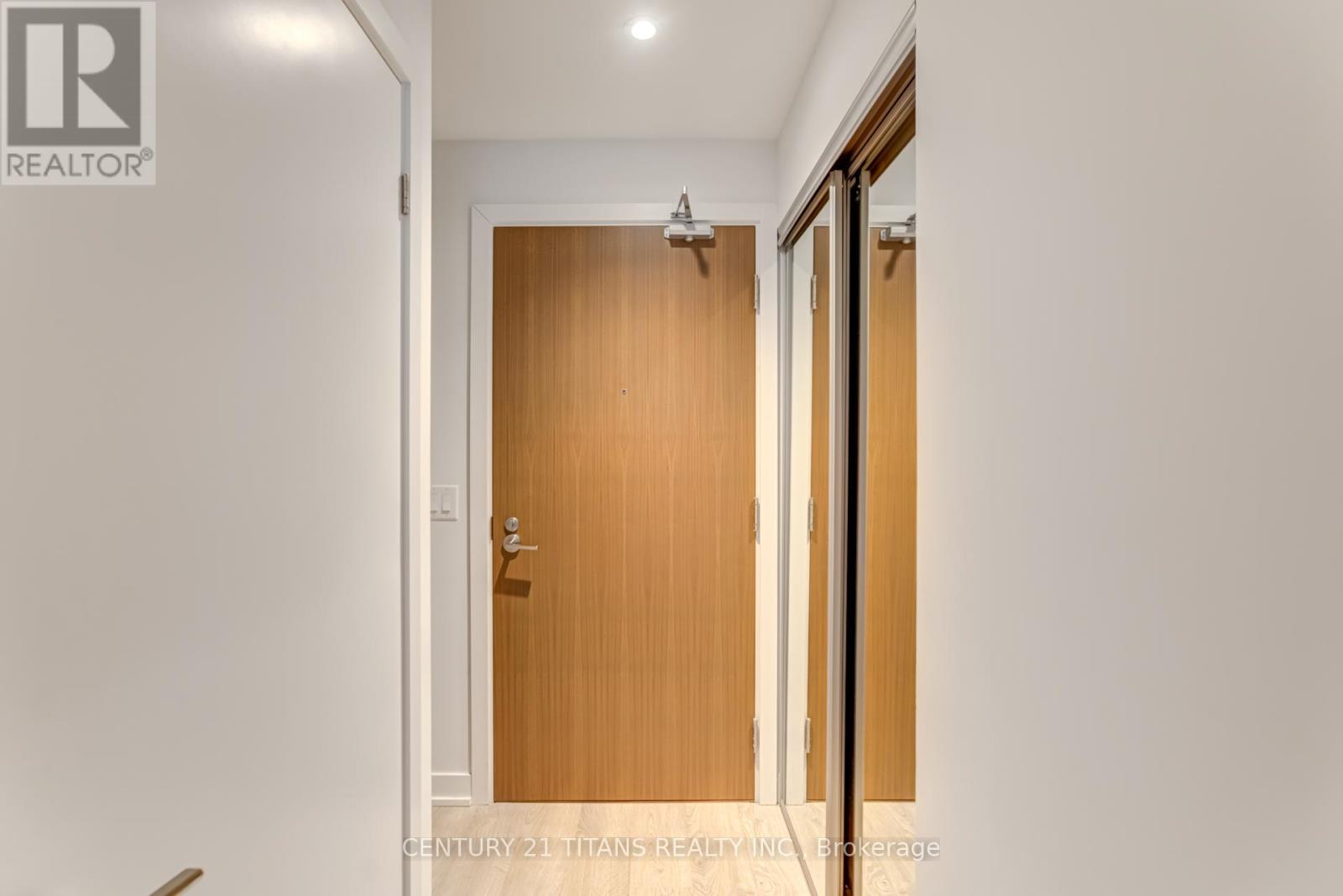 4010 - 1926 Lakeshore Boulevard, Toronto, Ontario  M6S 1A2 - Photo 6 - W12470081