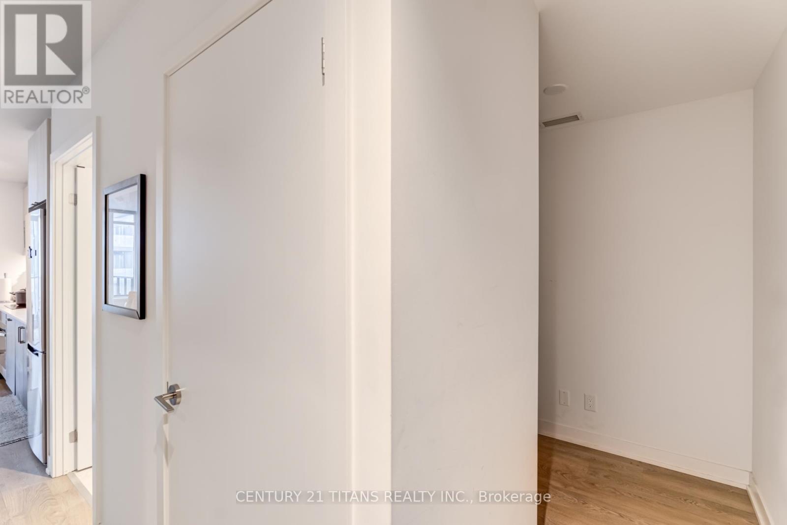 4010 - 1926 Lakeshore Boulevard, Toronto, Ontario  M6S 1A2 - Photo 8 - W12470081