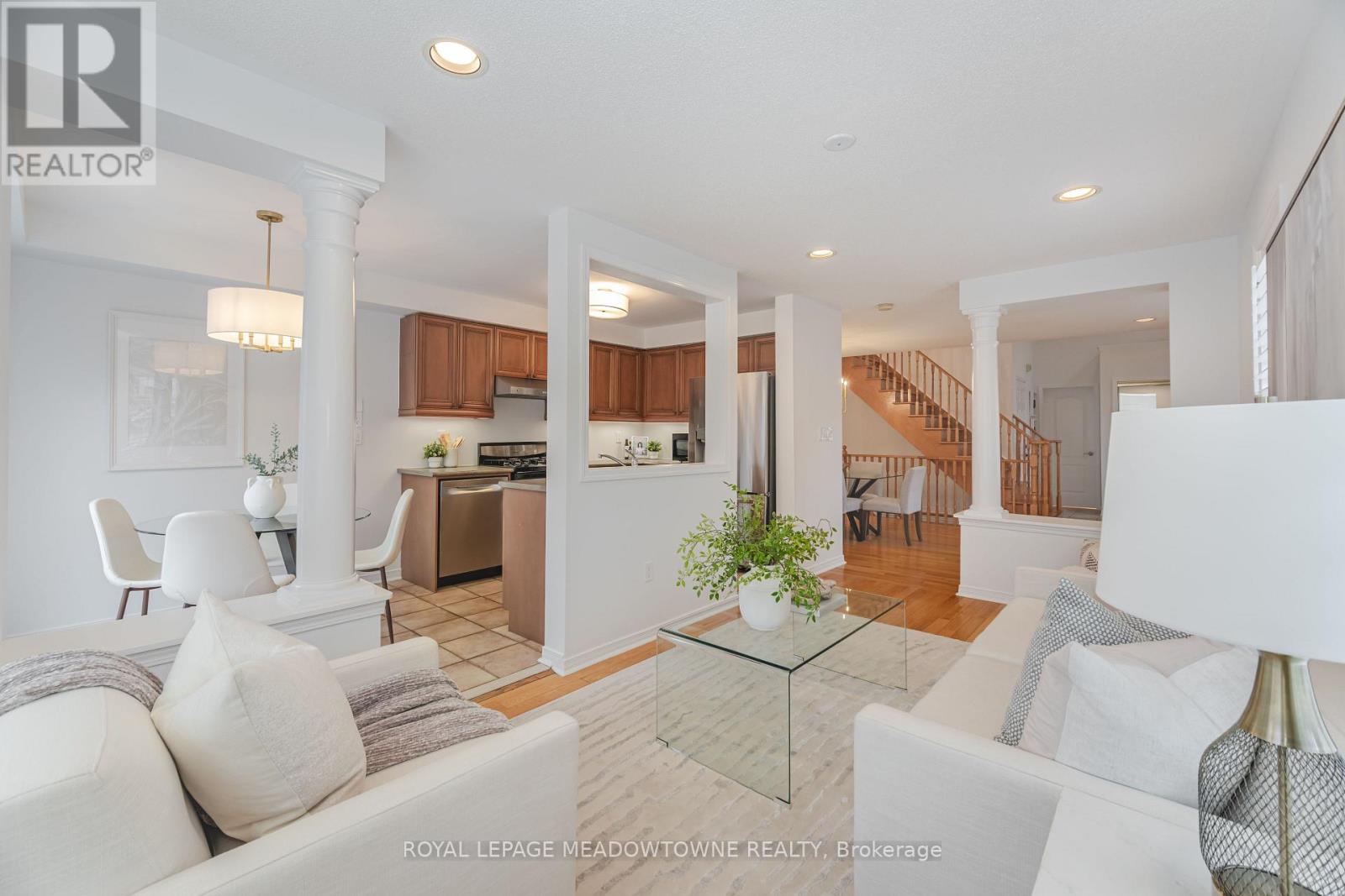 1137 Meadowgrove Court, Mississauga, Ontario  L5W 1J1 - Photo 16 - W12470087