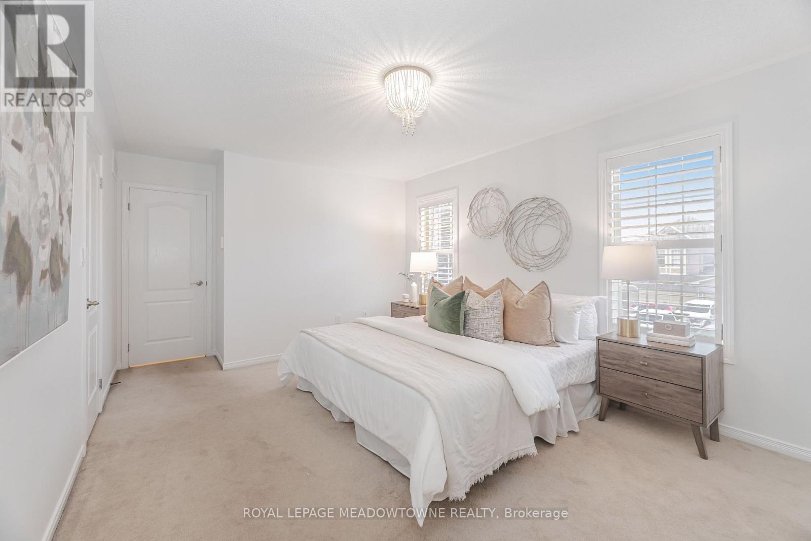 1137 Meadowgrove Court, Mississauga, Ontario  L5W 1J1 - Photo 27 - W12470087