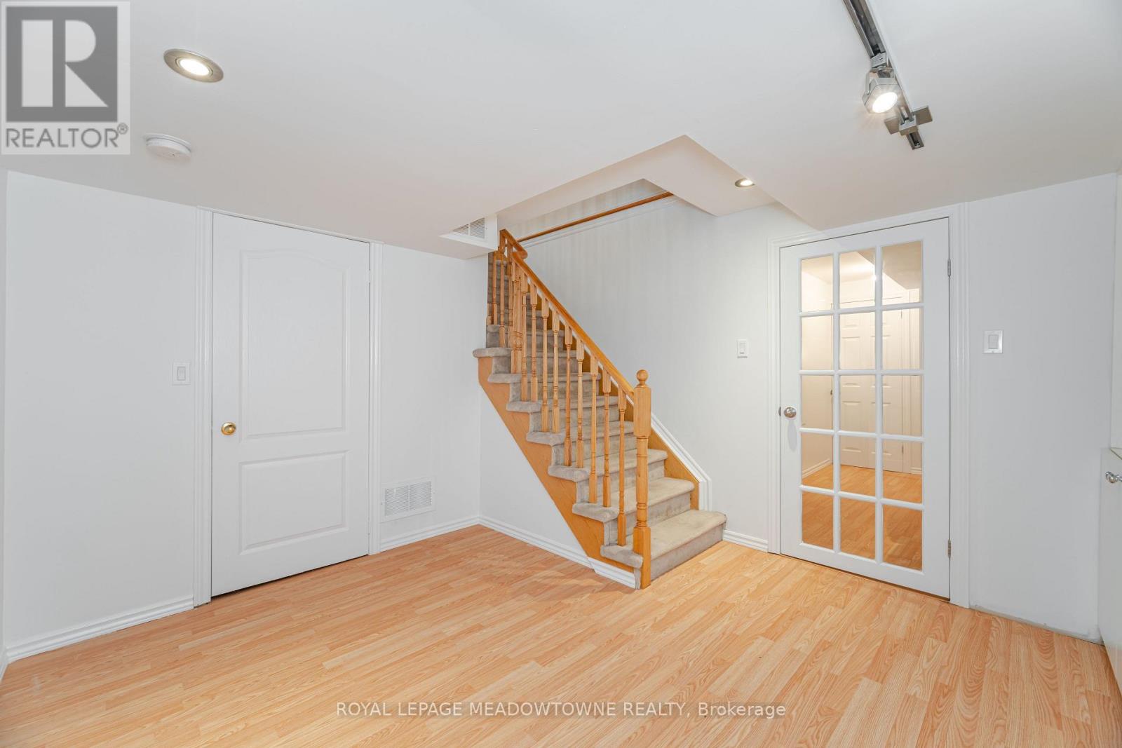 1137 Meadowgrove Court, Mississauga, Ontario  L5W 1J1 - Photo 36 - W12470087
