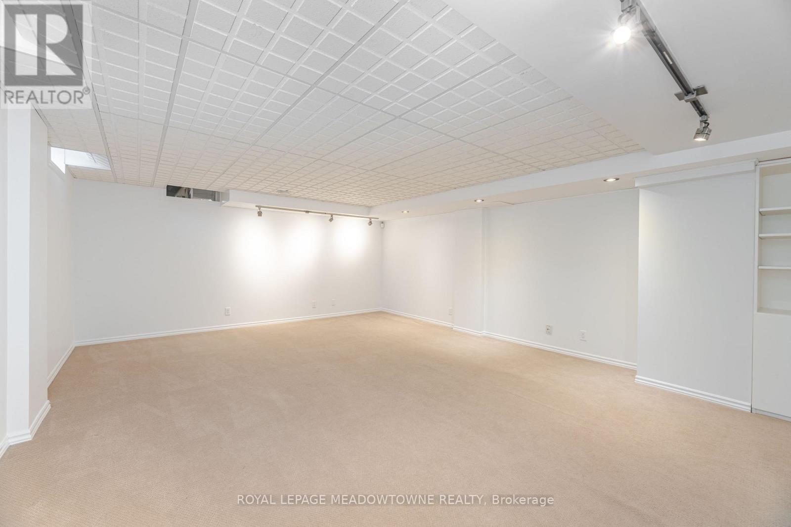 1137 Meadowgrove Court, Mississauga, Ontario  L5W 1J1 - Photo 38 - W12470087