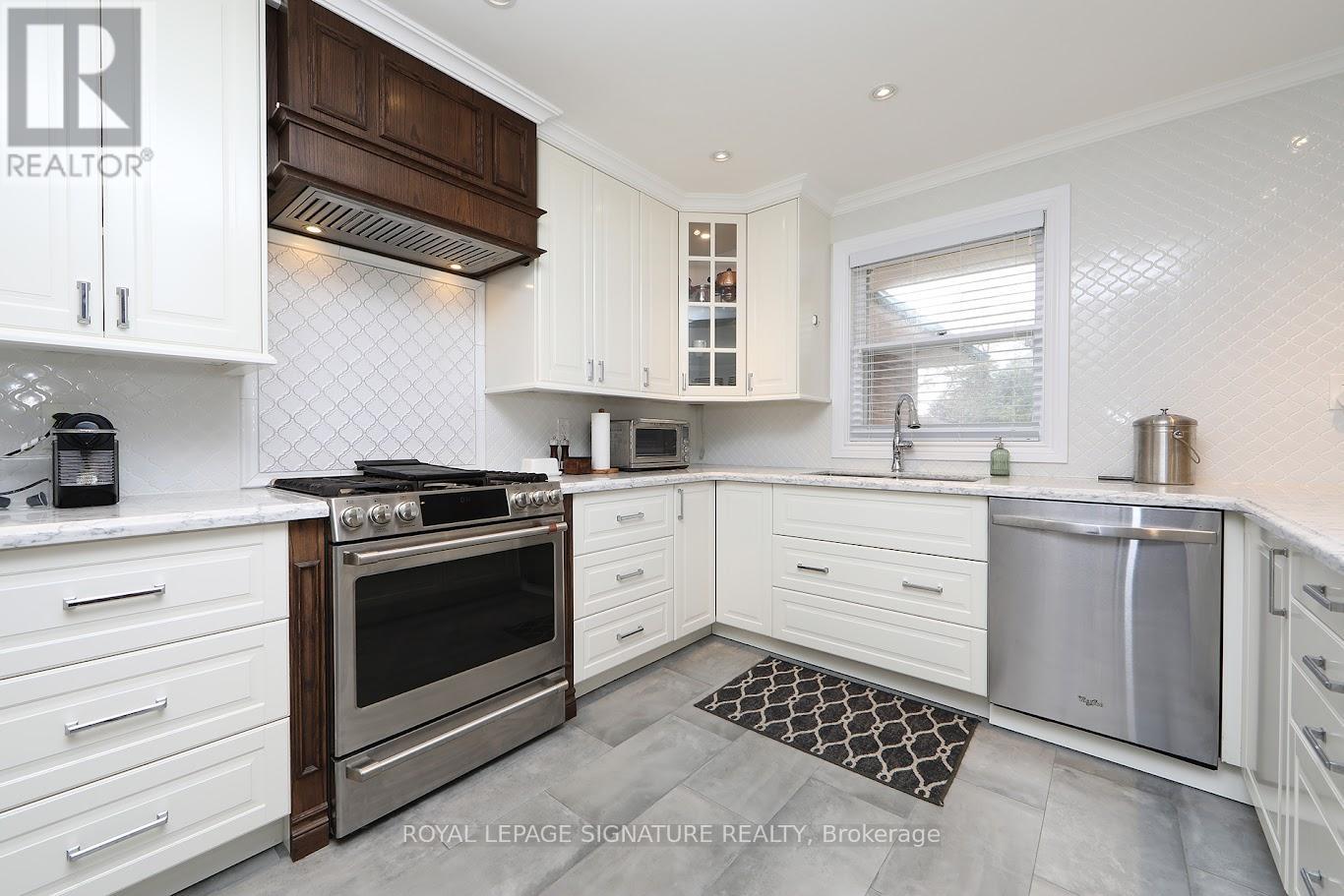 3 Keywell Court, Toronto, Ontario  M8Y 1S5 - Photo 10 - W12470091