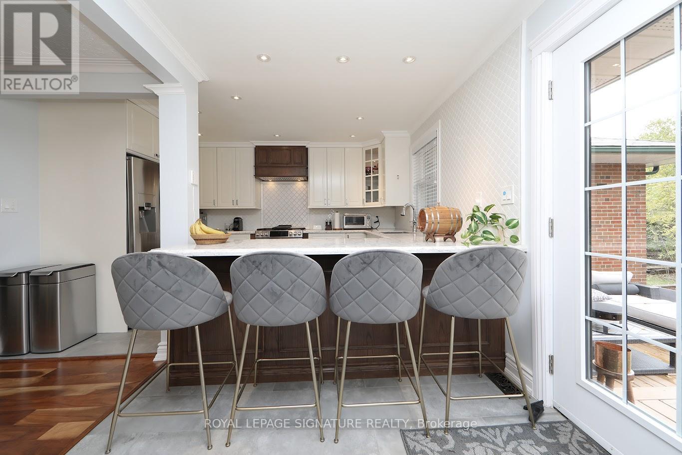 3 Keywell Court, Toronto, Ontario  M8Y 1S5 - Photo 7 - W12470091