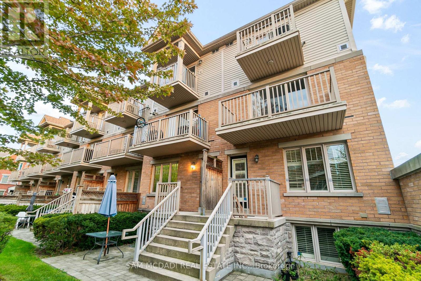 3250 Bentley Drive, Mississauga, Ontario  L5M 0P7 - Photo 11 - W12470106