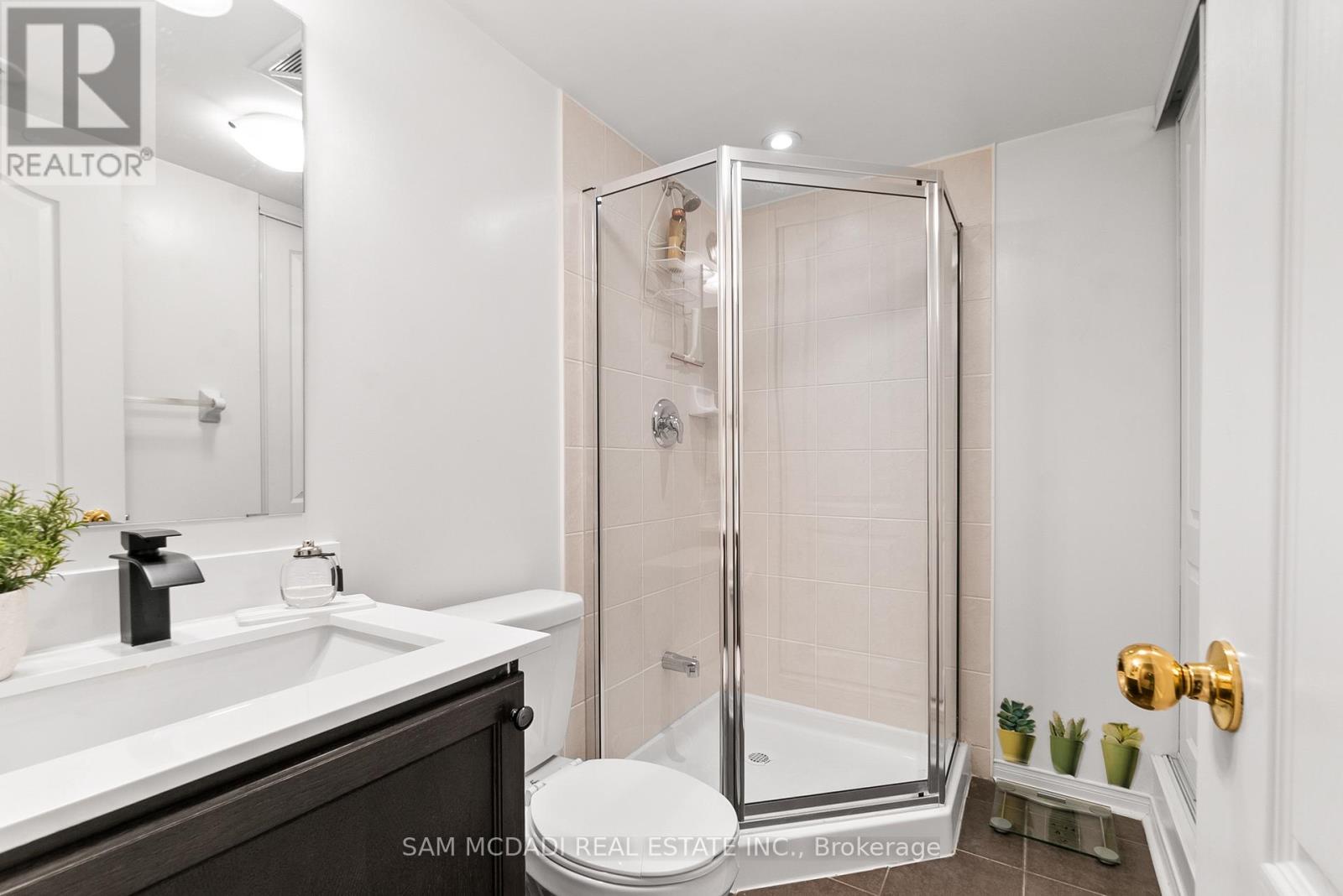 3250 Bentley Drive, Mississauga, Ontario  L5M 0P7 - Photo 16 - W12470106