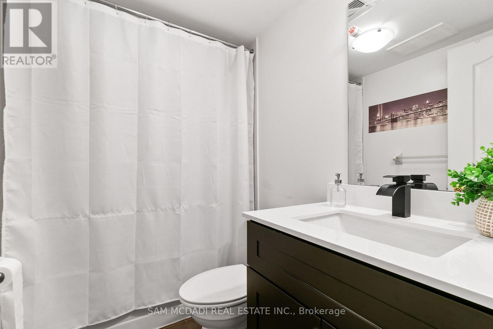 3250 Bentley Drive, Mississauga, Ontario  L5M 0P7 - Photo 19 - W12470106