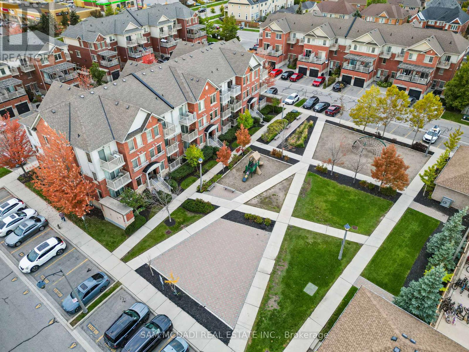 3250 Bentley Drive, Mississauga, Ontario  L5M 0P7 - Photo 21 - W12470106