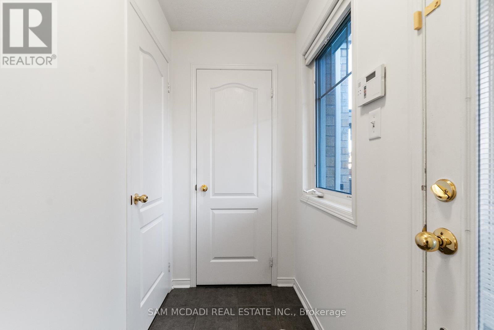 3250 Bentley Drive, Mississauga, Ontario  L5M 0P7 - Photo 3 - W12470106