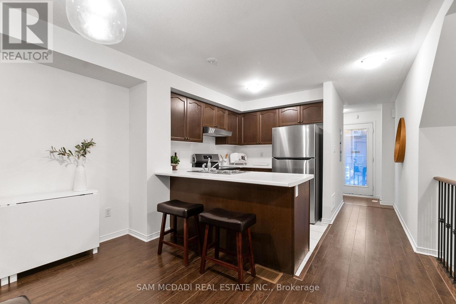 3250 Bentley Drive, Mississauga, Ontario  L5M 0P7 - Photo 5 - W12470106
