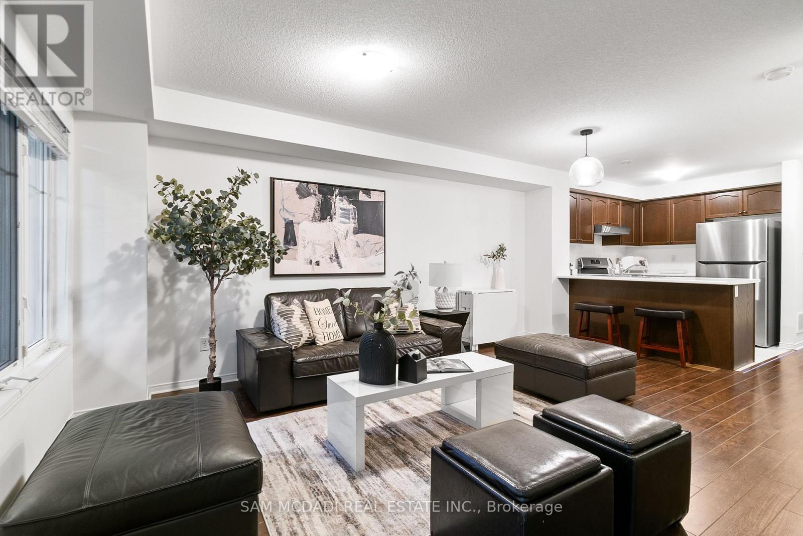 3250 Bentley Drive, Mississauga, Ontario  L5M 0P7 - Photo 8 - W12470106