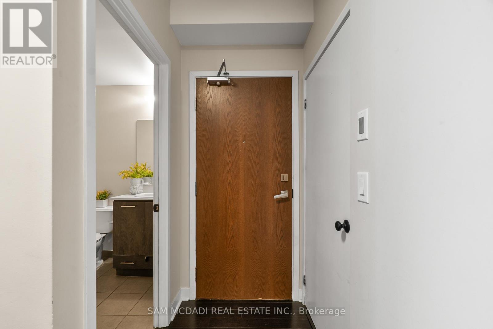 707 - 360 Square One Drive N, Mississauga, Ontario  L5B 0G7 - Photo 2 - W12470125