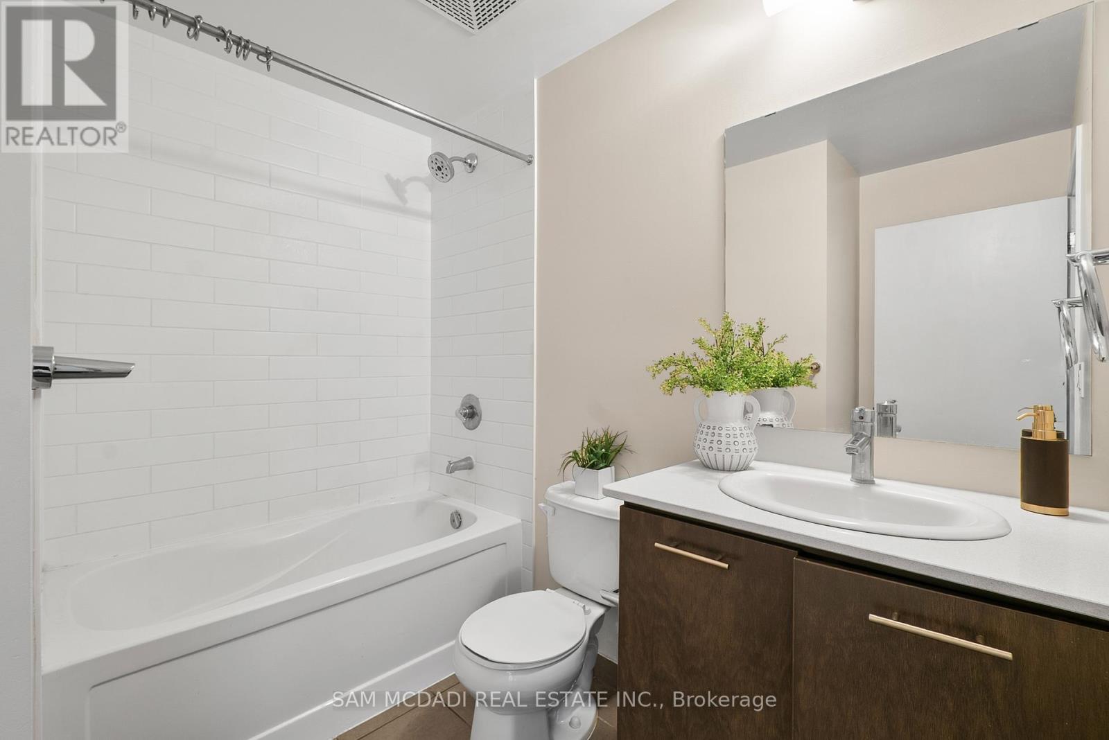 707 - 360 Square One Drive N, Mississauga, Ontario  L5B 0G7 - Photo 3 - W12470125