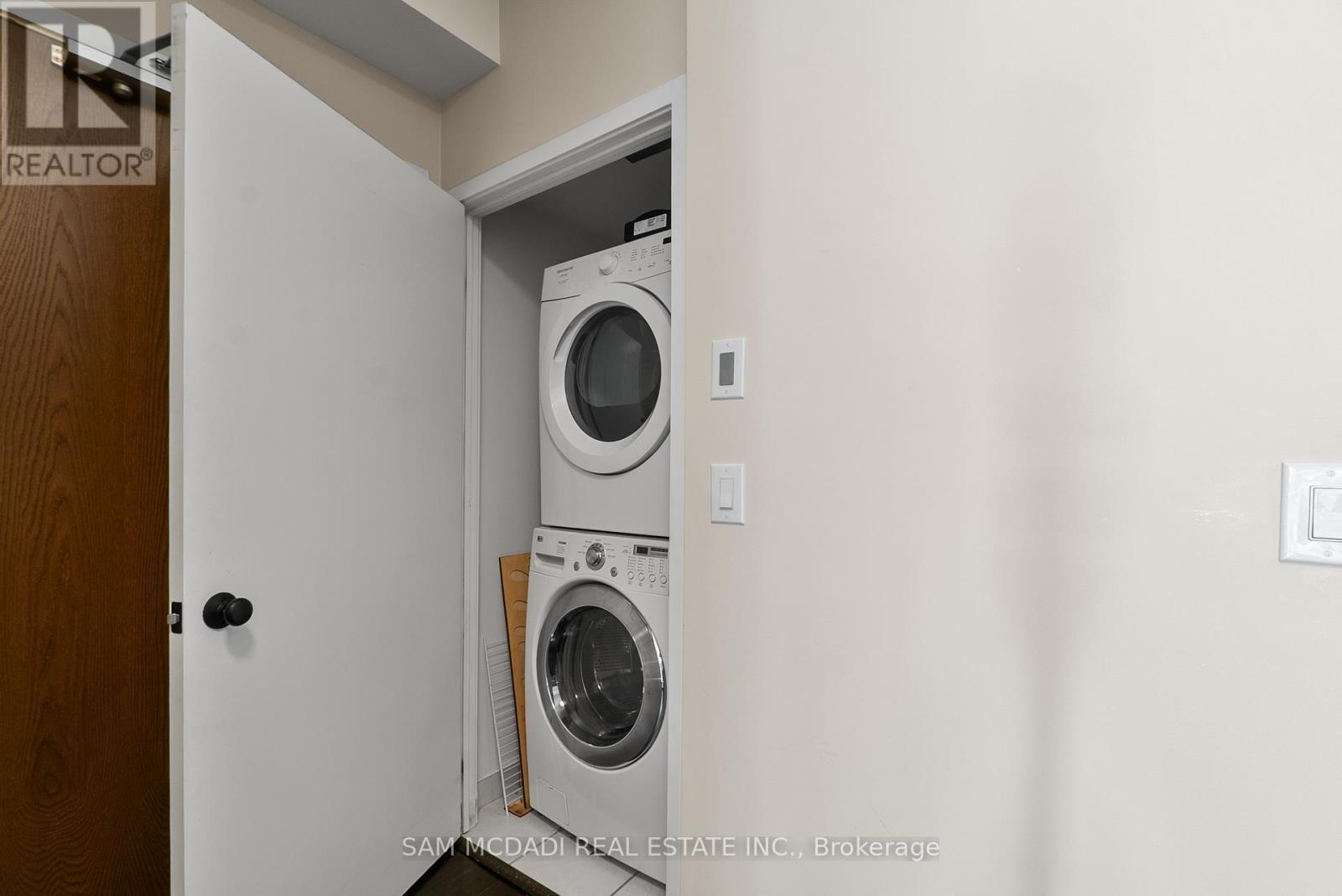 707 - 360 Square One Drive N, Mississauga, Ontario  L5B 0G7 - Photo 4 - W12470125
