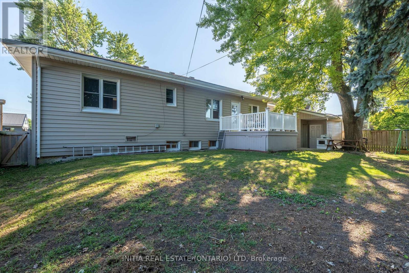 730 Talfourd Street, Sarnia, Ontario  N7T 1R9 - Photo 20 - X12470148