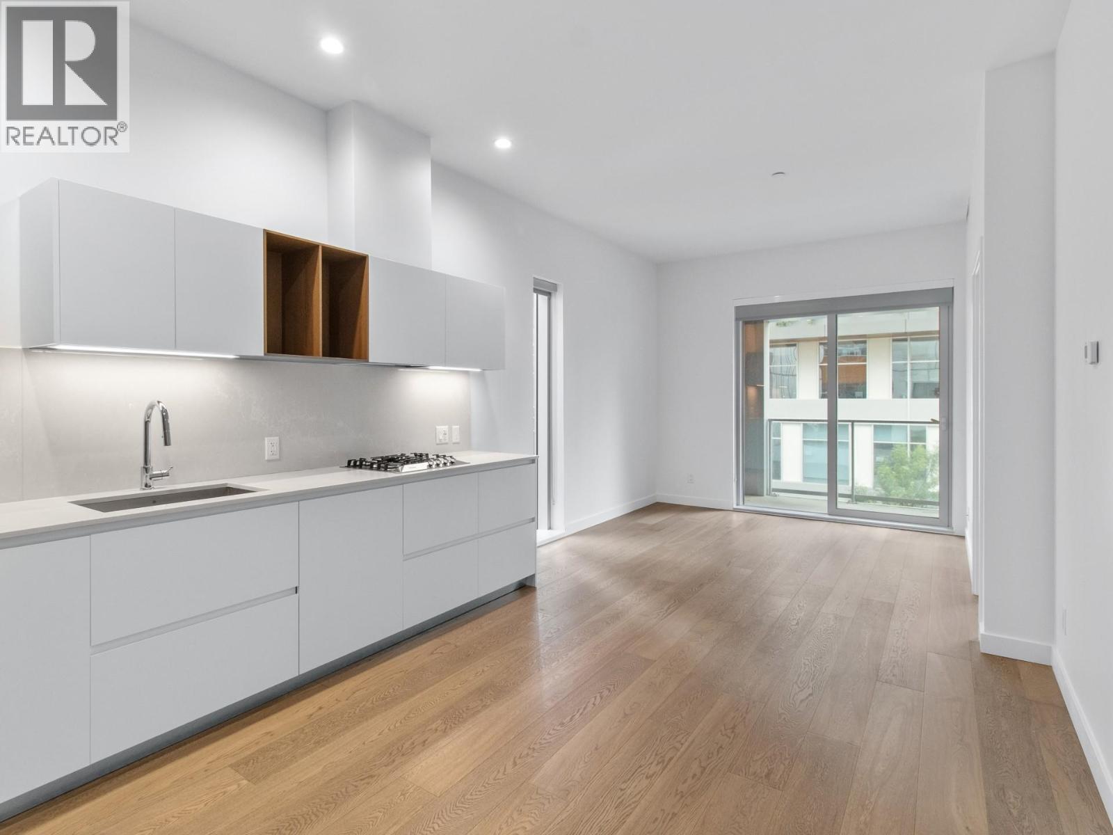 307 6000 Mckay Avenue, Burnaby, British Columbia  V5H 0K2 - Photo 3 - R3037947