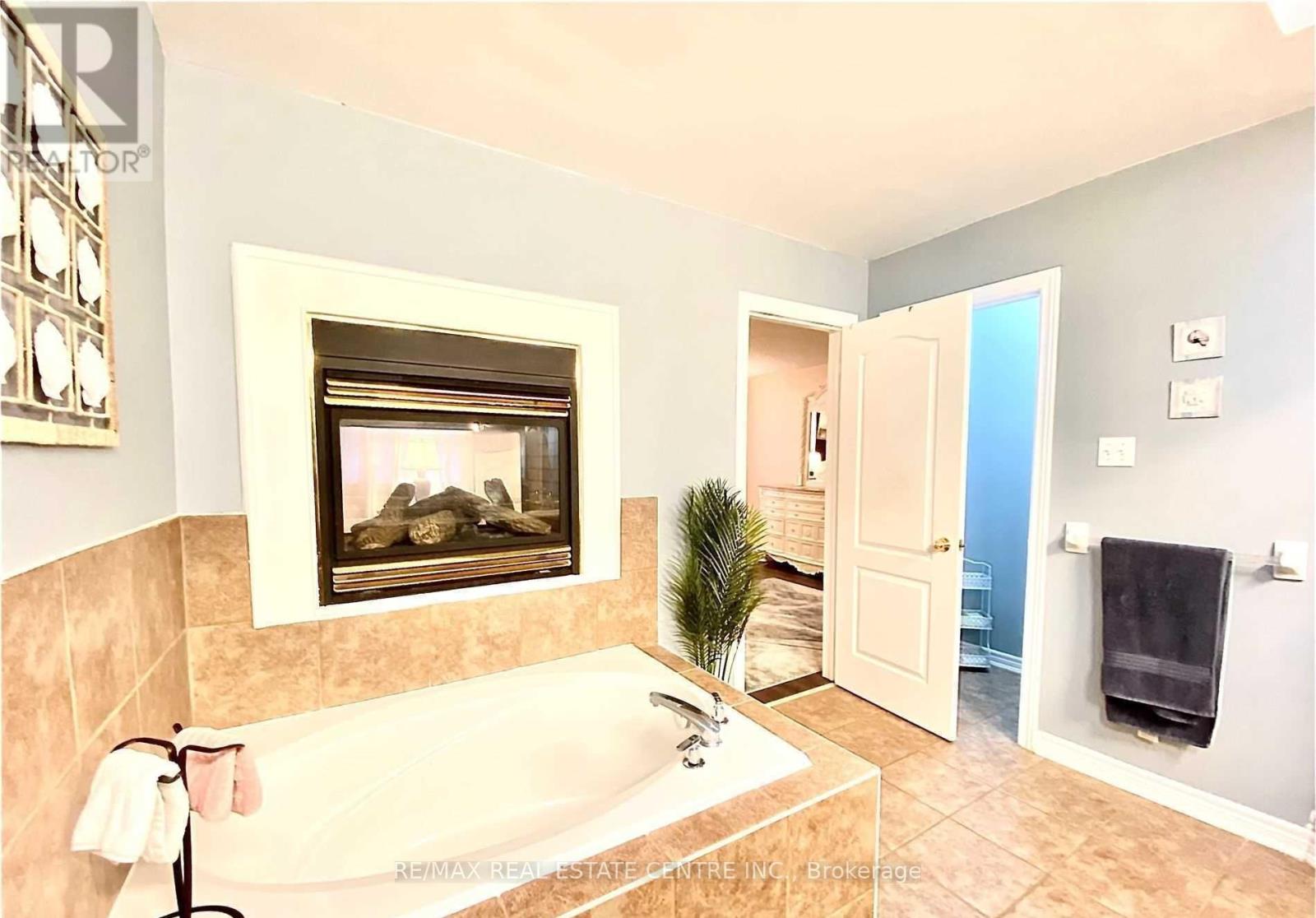 56 Islandview Way, Hamilton, Ontario  L8E 6C1 - Photo 16 - X12470083