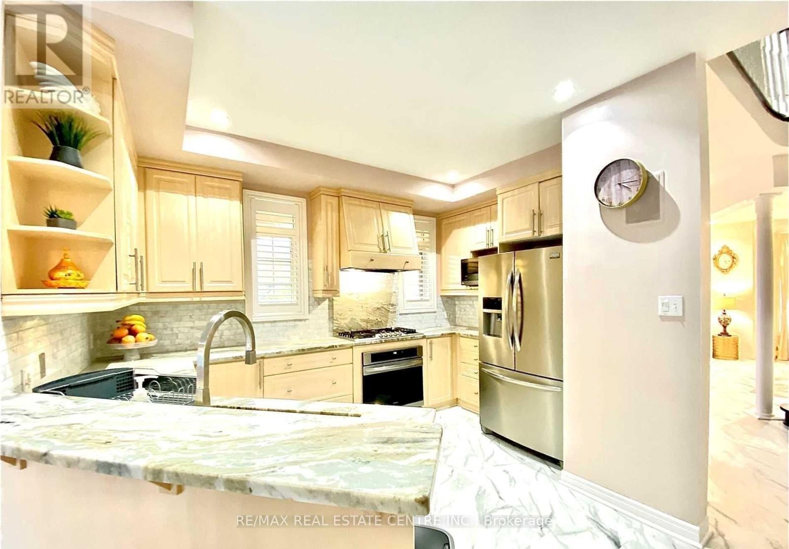 56 Islandview Way, Hamilton, Ontario  L8E 6C1 - Photo 4 - X12470083