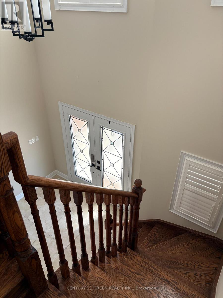 16 Valleyway Drive, Brampton, Ontario  L6X 5G3 - Photo 6 - W12469567