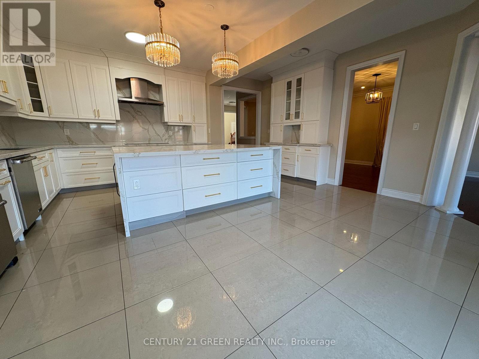 16 Valleyway Drive, Brampton, Ontario  L6X 5G3 - Photo 7 - W12469567