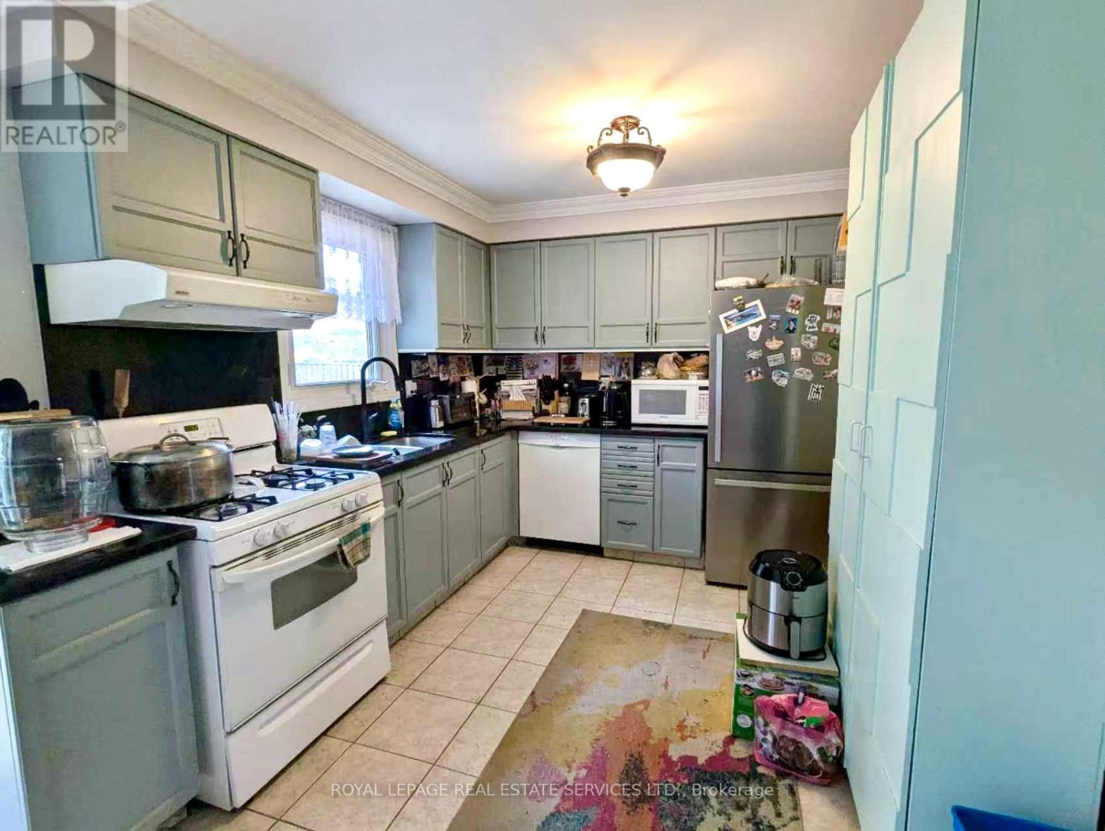 4179 Melia Drive, Mississauga, Ontario  L5C 4J3 - Photo 6 - W12469966