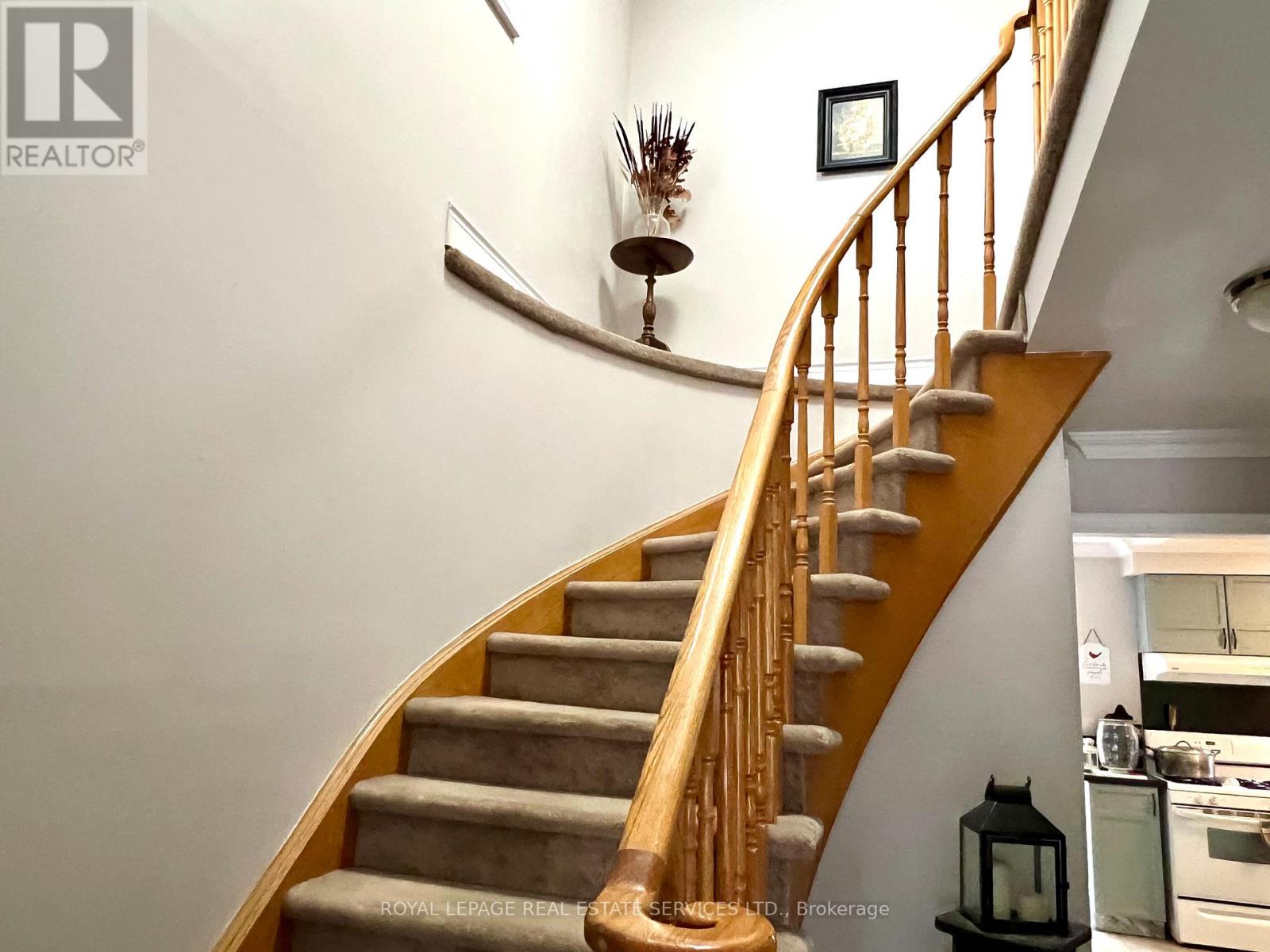 4179 Melia Drive, Mississauga, Ontario  L5C 4J3 - Photo 8 - W12469966